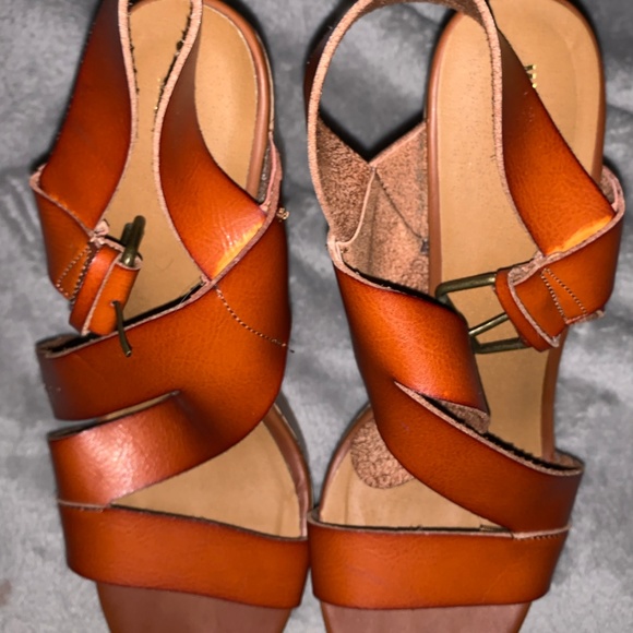 Tan sandal heels - Picture 2 of 2